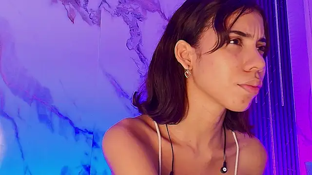 BellaHarpeer online show from March 2, 2026, 8:05 pm