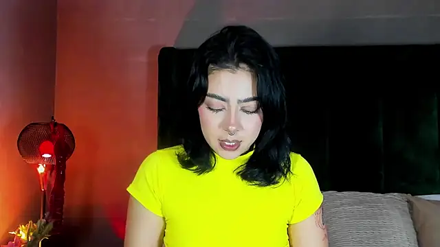 Snapshot of TaniaRedd_ chatting on March 19, 2026, 3:23 pm TaniaRedd online show from March 19, 2026, 3:23 pm