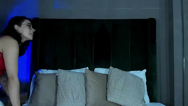 Snapshot of TaniaRedd_ chatting on March 3, 2026, 1:51 pm TaniaRedd online show from March 3, 2026, 1:51 pm