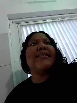 Snapshot of VaneandRossy chatting on April 13, 2026, 10:25 pm VaneandRossy online show from April 13, 2026, 10:25 pm