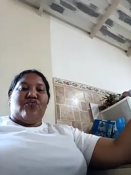 Snapshot of VaneandRossy chatting on May 10, 2026, 9:38 pm VaneandRossy online show from May 10, 2026, 9:38 pm