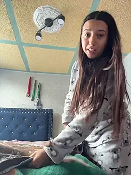 Snapshot of Alix_Rousses21 chatting on January 7, 2026, 5:40 pm Alix Rousses21 online show from January 7, 2026, 5:40 pm