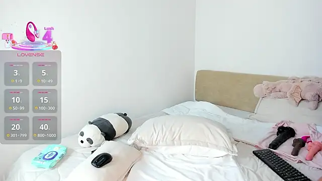 Snapshot of DakothaHyland_ chatting on February 17, 2026, 2:03 pm DakothaHyland online show from February 17, 2026, 2:03 pm