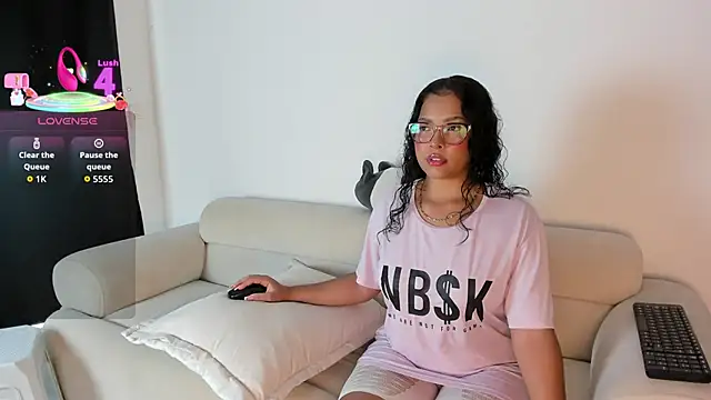 DakothaHyland  online show from January 15, 2026, 7:28 pm