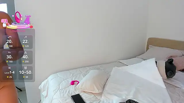 Snapshot of DakothaHyland_ chatting on February 24, 2026, 6:53 pm DakothaHyland online show from February 24, 2026, 6:53 pm