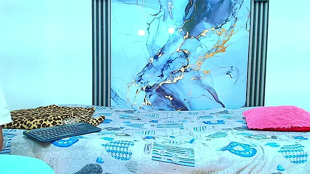 Valentina and sneider  online show from January 13, 2026, 7:18 pm