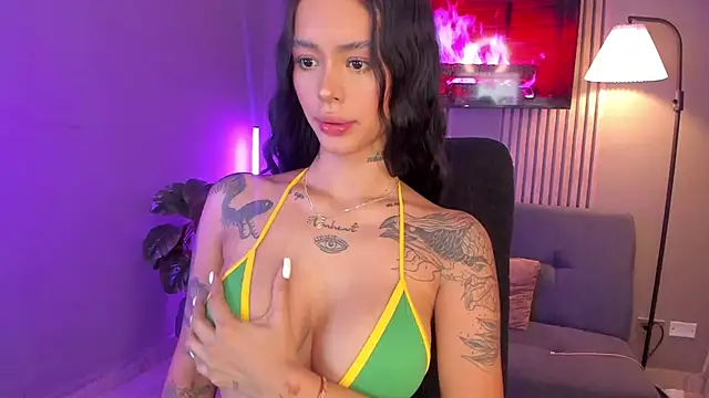 Snapshot of VegaLuxe chatting on February 9, 2026, 11:47 pm VegaLuxe online show from February 9, 2026, 11:47 pm