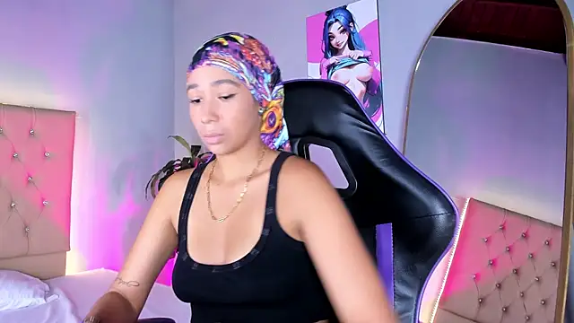 EmmaLawrence  online show from December 15, 2025, 8:14 pm