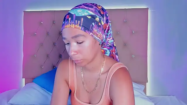 EmmaLawrence  online show from January 6, 2026, 7:51 pm