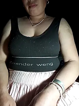 Snapshot of lux-angel chatting on March 8, 2026, 4:16 am lux-angel online show from March 8, 2026, 4:16 am