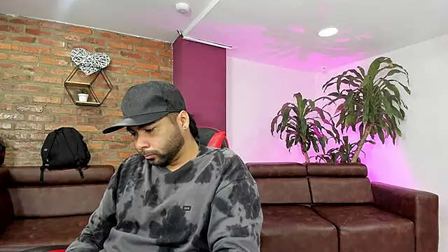 HotThreesoome online show from January 13, 2026, 12:42 pm