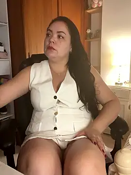 Snapshot of EmiHarrys chatting on January 17, 2026, 10:57 pm EmiHarrys online show from January 17, 2026, 10:57 pm