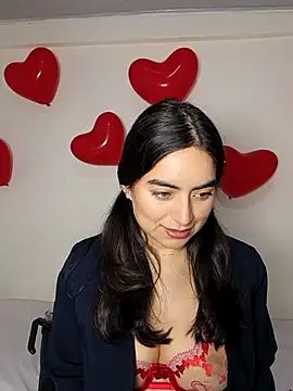 saasha Petit online show from February 15, 2026, 10:58 am