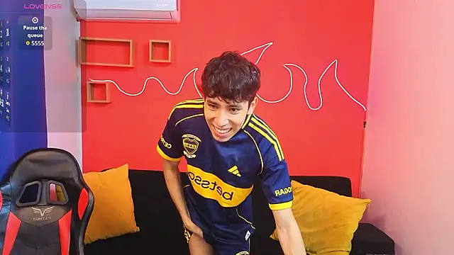 Neo Twink online show from February 6, 2026, 7:10 pm