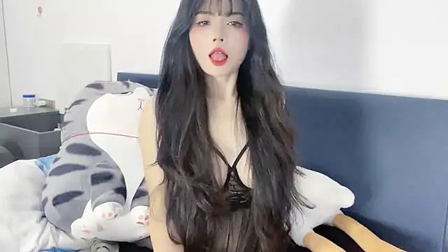 guaiguai-1713 online show from February 3, 2026, 12:10 pm