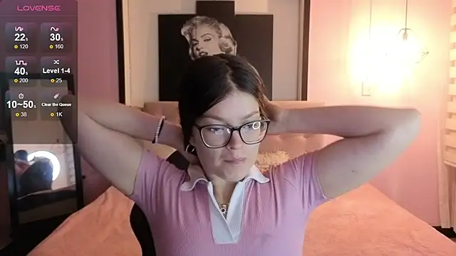 Sara valderrama  online show from July 13, 2026, 2:05 pm