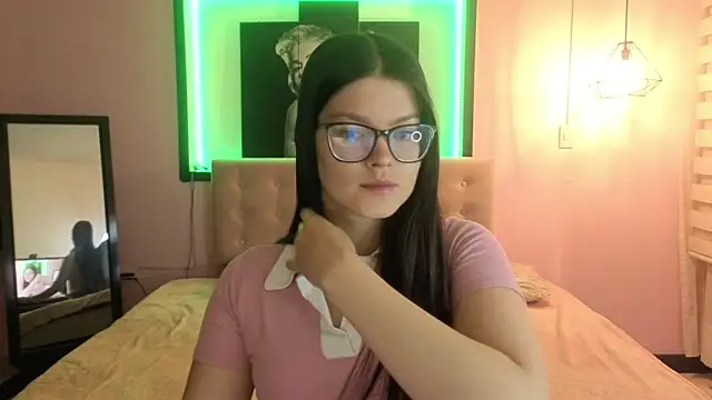 Sara valderrama  online show from June 13, 2026, 3:32 pm