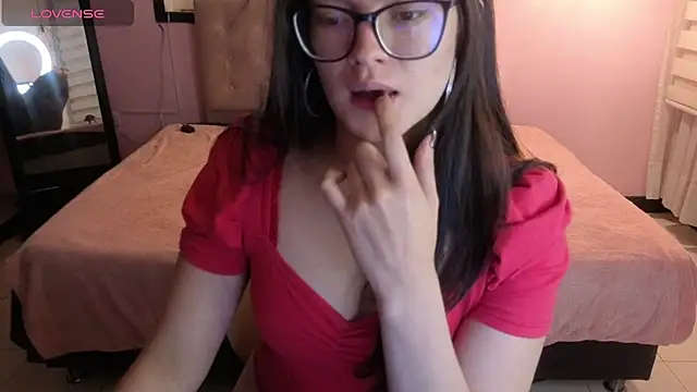 Sara valderrama  online show from July 28, 2026, 3:32 pm
