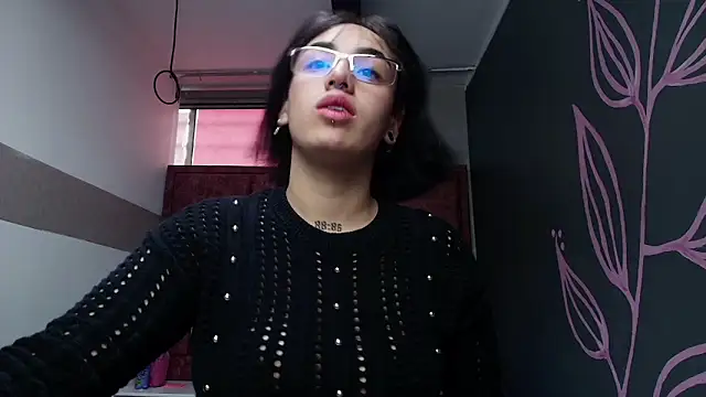 Kiara Fox   online show from April 27, 2026, 8:51 pm