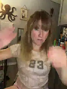 Snapshot of alluringpixie chatting on May 23, 2026, 3:33 pm alluringpixie online show from May 23, 2026, 3:33 pm