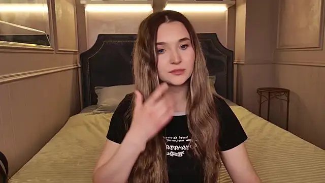 Lina Sinerz online show from March 18, 2026, 8:53 pm