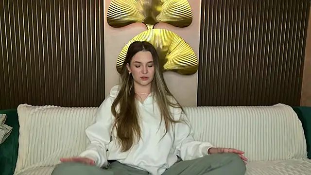 Lina Sinerz online show from May 3, 2026, 8:34 pm
