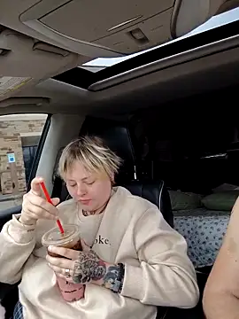 Snapshot of SpiderRose chatting on March 5, 2026, 4:03 pm SpiderRose online show from March 5, 2026, 4:03 pm