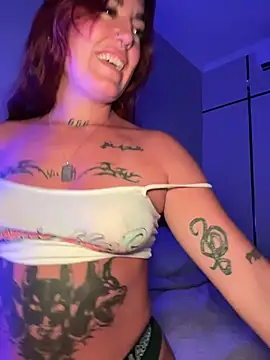 Snapshot of savana_xo chatting on February 19, 2026, 12:02 pm savana xo online show from February 19, 2026, 12:02 pm