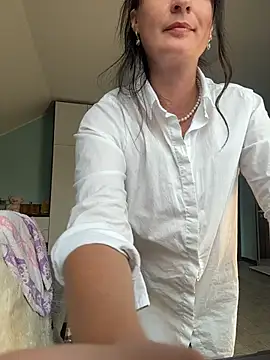 CherryCherry03 online show from July 27, 2026, 11:28 am