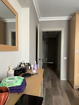 OliviaMuur online show from March 18, 2026, 6:27 am