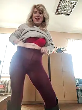 Snapshot of AhlyssaLove1155 chatting on March 3, 2026, 10:33 am AhlyssaLove1155 online show from March 3, 2026, 10:33 am