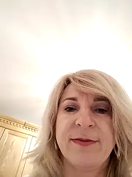 Snapshot of AhlyssaLove1155 chatting on March 9, 2026, 5:00 am AhlyssaLove1155 online show from March 9, 2026, 5:00 am