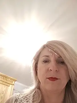 AhlyssaLove1155 online show from July 28, 2026, 7:39 pm