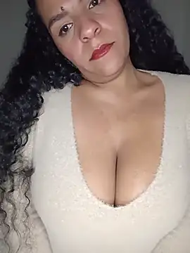 Snapshot of hot_bruntte chatting on January 6, 2026, 5:55 am hot bruntte online show from January 6, 2026, 5:55 am