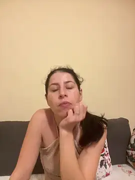 coupledeea online show from December 21, 2025, 7:04 pm