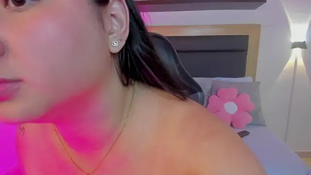 Snapshot of nerea_swan chatting on December 20, 2025, 2:58 am nerea swan online show from December 20, 2025, 2:58 am