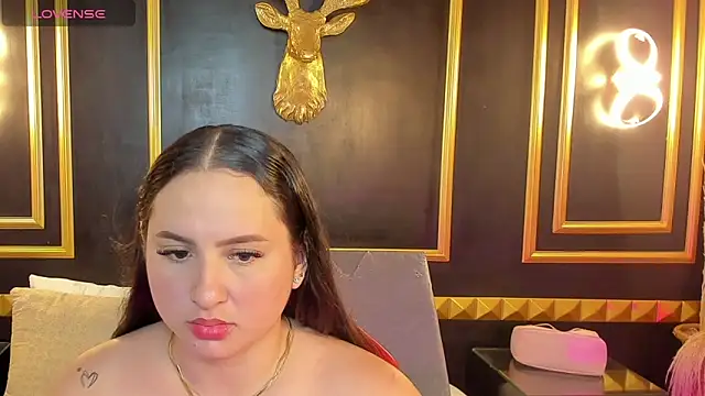 Snapshot of nerea_swan chatting on December 14, 2025, 3:35 am nerea swan online show from December 14, 2025, 3:35 am