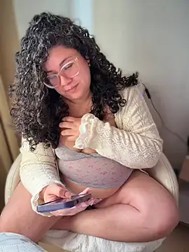 Snapshot of VanesssaMilf_ chatting on June 17, 2026, 11:42 am VanesssaMilf online show from June 17, 2026, 11:42 am