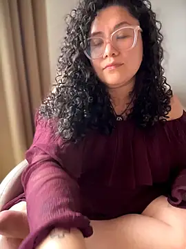 VanesssaMilf  online show from April 21, 2026, 8:48 pm