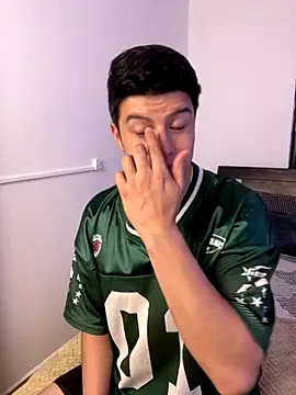 Goldenknight33 online show from December 14, 2025, 12:33 pm