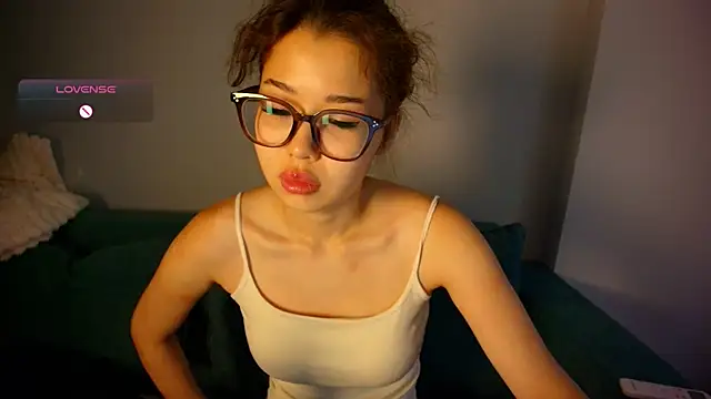 kimyjina online show from August 3, 2026, 3:36 am