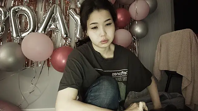 kimyjina online show from June 5, 2026, 3:22 am