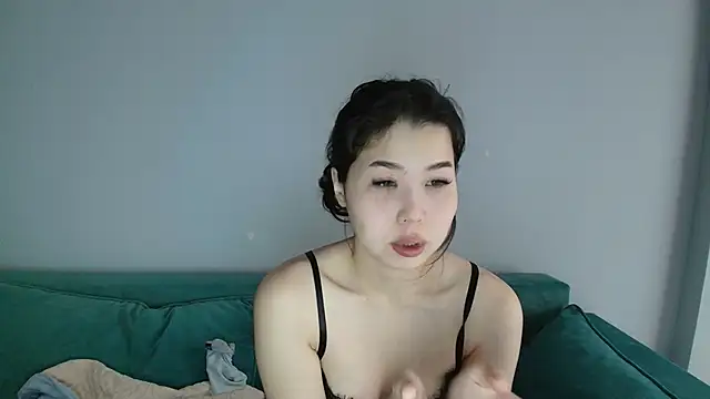 kimyjina online show from May 1, 2026, 3:22 am