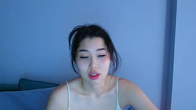 kimyjina online show from May 5, 2026, 3:09 am
