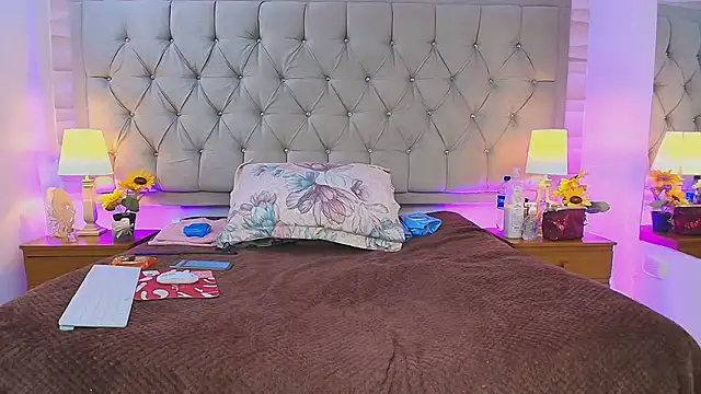 Samanthaafg love online show from January 17, 2026, 3:32 am