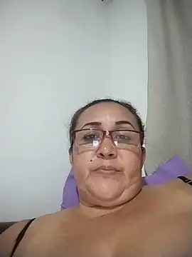 Nini Love  online show from April 25, 2026, 4:26 am