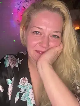 JenniferCarmen online show from January 6, 2026, 4:44 pm