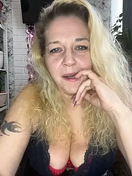 JenniferCarmen online show from March 9, 2026, 6:50 am