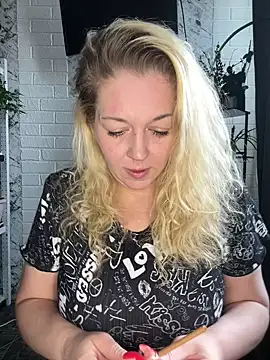 JenniferCarmen online show from April 23, 2026, 1:56 am