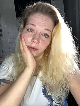 JenniferCarmen online show from May 8, 2026, 2:15 am